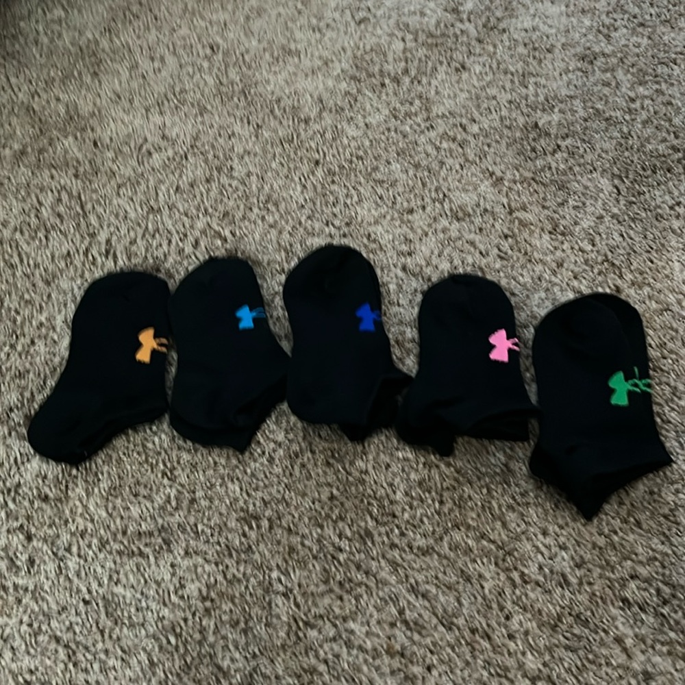 5 pairs under armour socks